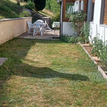 Maison De La Colline De Pam Сasa de vacaciones *